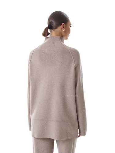 Трикотажный костюм с брюками цвета капучино