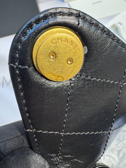 Женская сумка Chanel черного цвета в гладкой коже