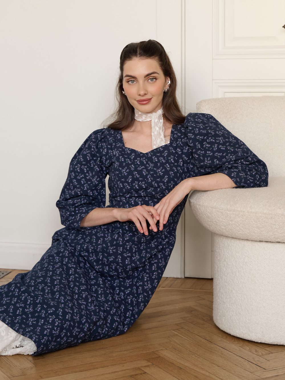 Платье с вырезом-сердечко