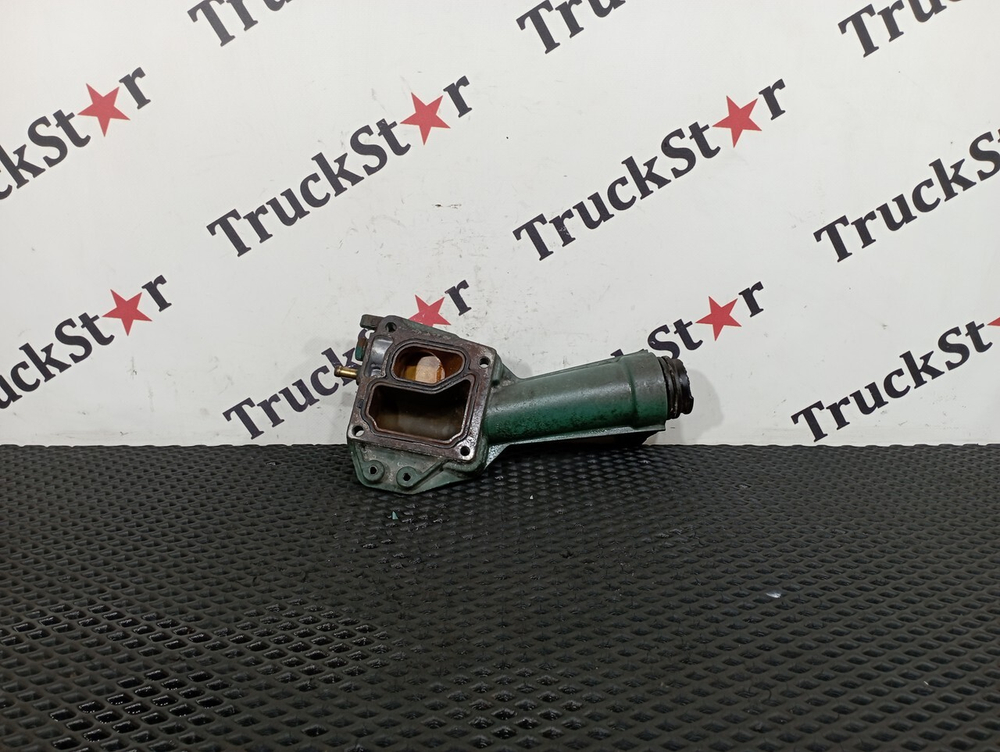 Патрубок системы охлаждения