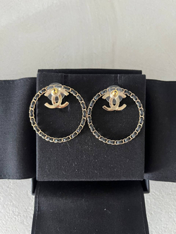 Серьги Chanel Crystal Lambskin CC Chain Hoop Earrings