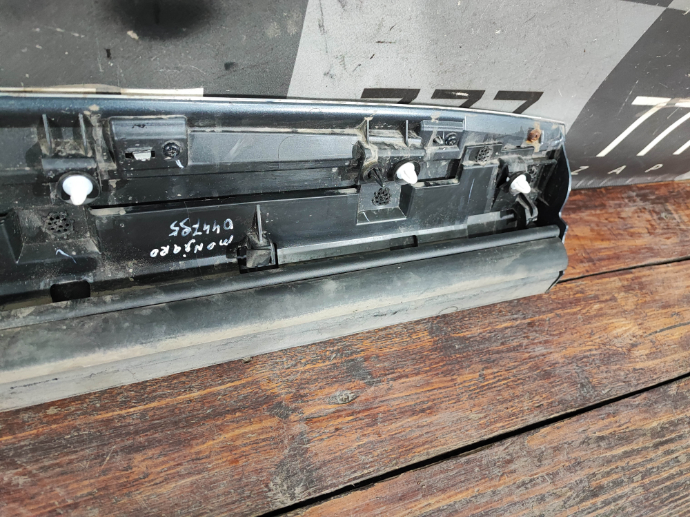 Накладка двери передней левой Geely Monjaro 21-нв Б/У Оригинал 6073120000