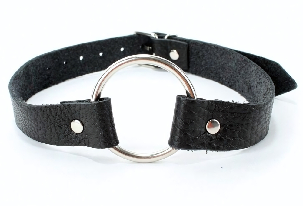 Черный кожаный кляп с кольцом (Цвет: черный)