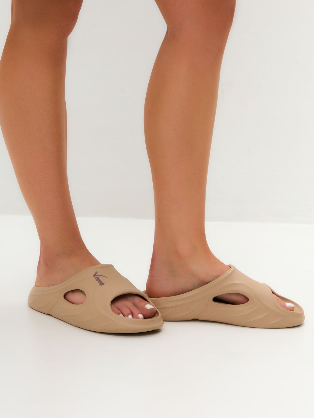 Шлепанцы женские бежевые