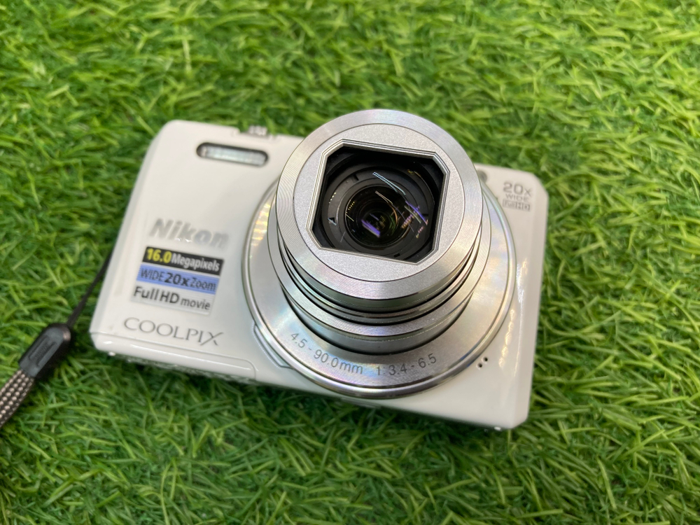 Nikon Coolpix S7000