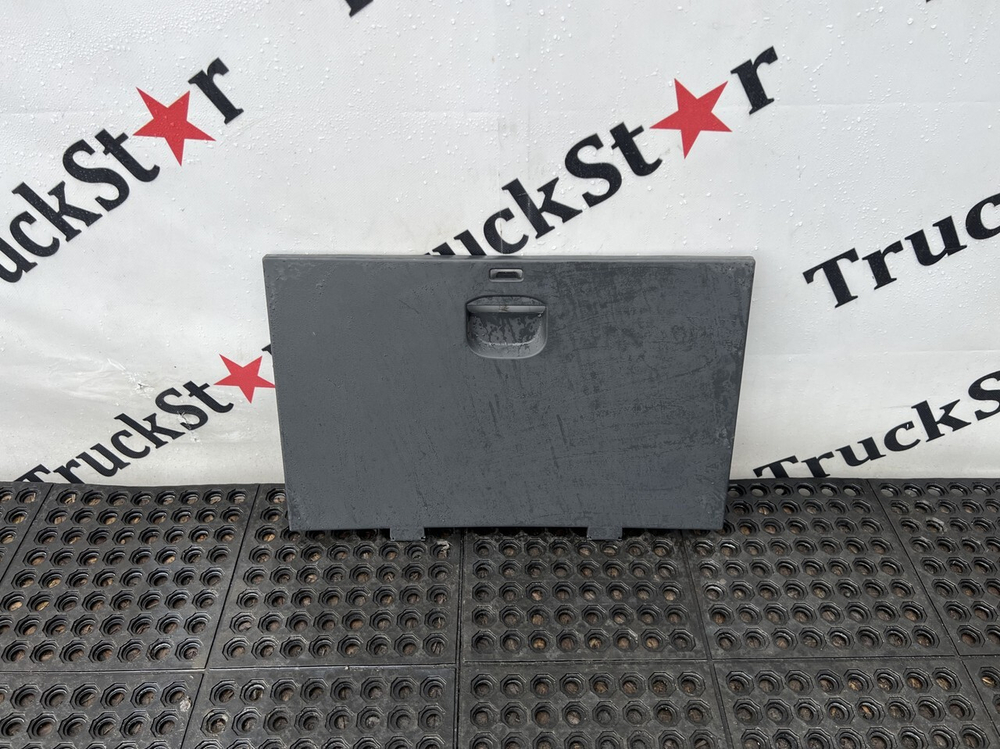 Крышка вещевого ящика 2023г