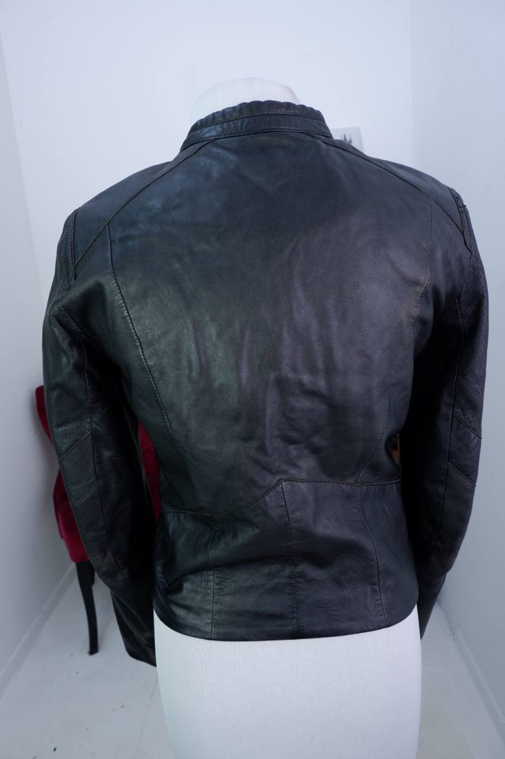 Куртка Promod жакетного стиля кожаная, визуально на 44 размер