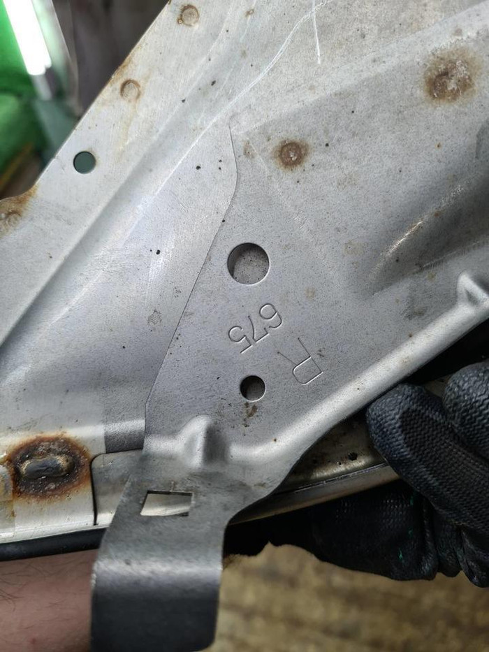 Насадка глушителя правая Lexus RX 4 (2019-2022)