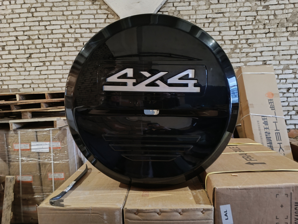 Чехол запаски жесткий Tank 300 чёрный глянец