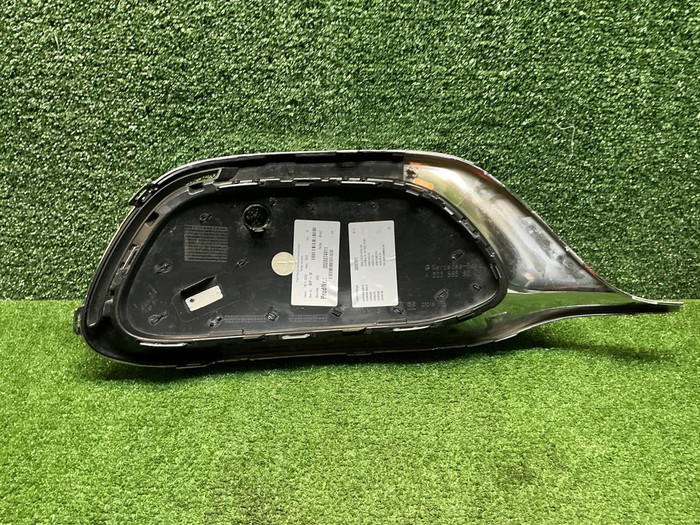 Решетка бампера LH Mercedes S Z223 (20-нв) Maybach