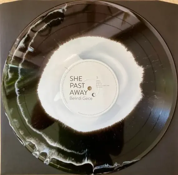 She Past Away - Belirdi Gece - White & Black LP