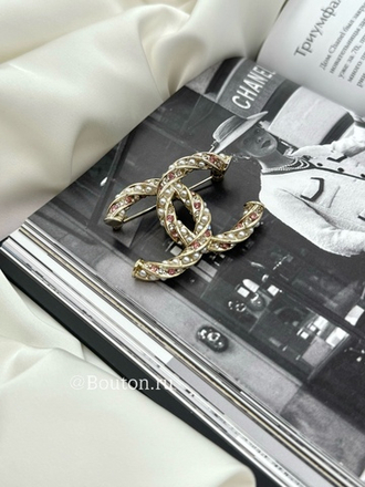 Брошь Шан.  золотистая с жемчугом и розовыми стразами