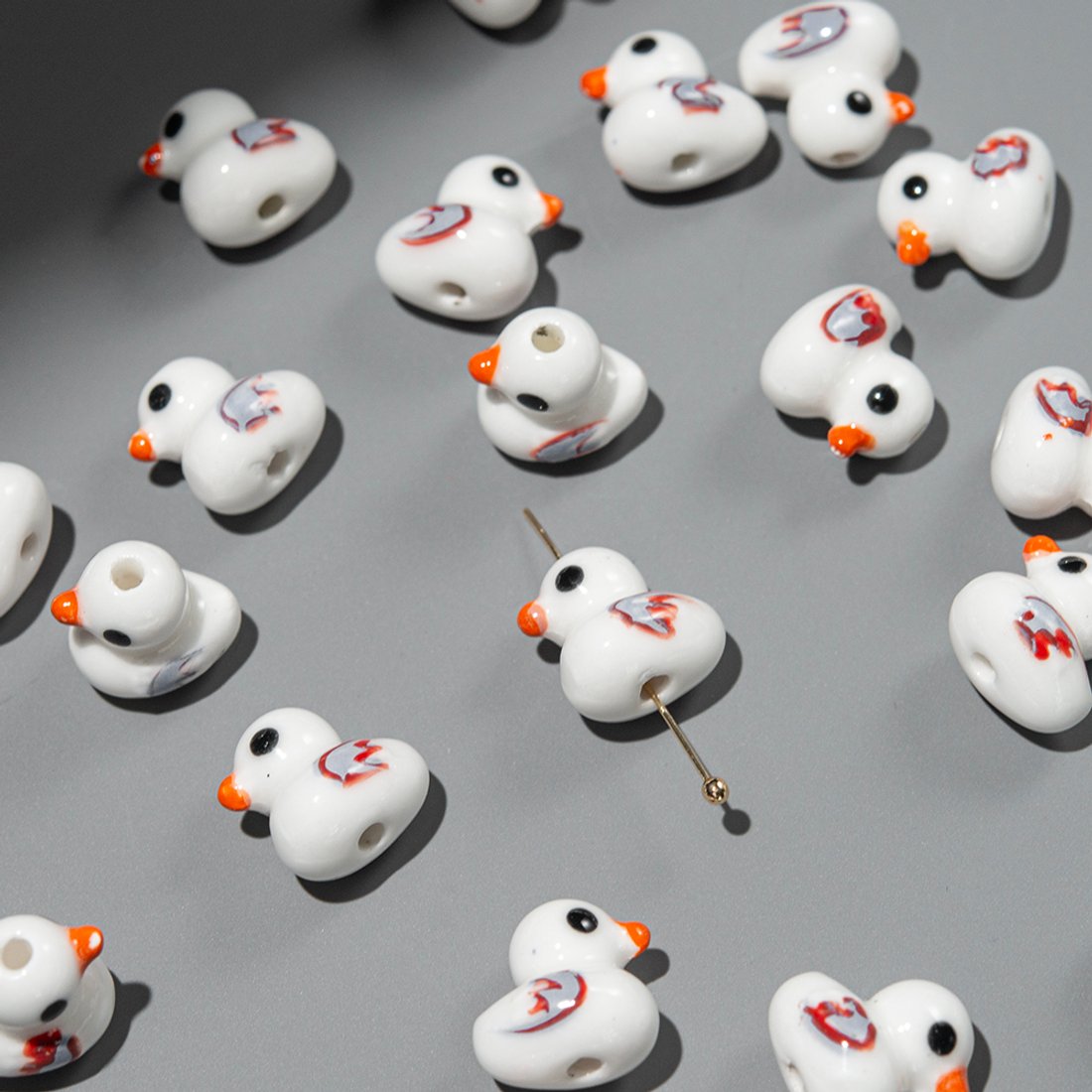 Бусина в форме утенка, 12,3*12,3мм, белая, глазурированный фарфор