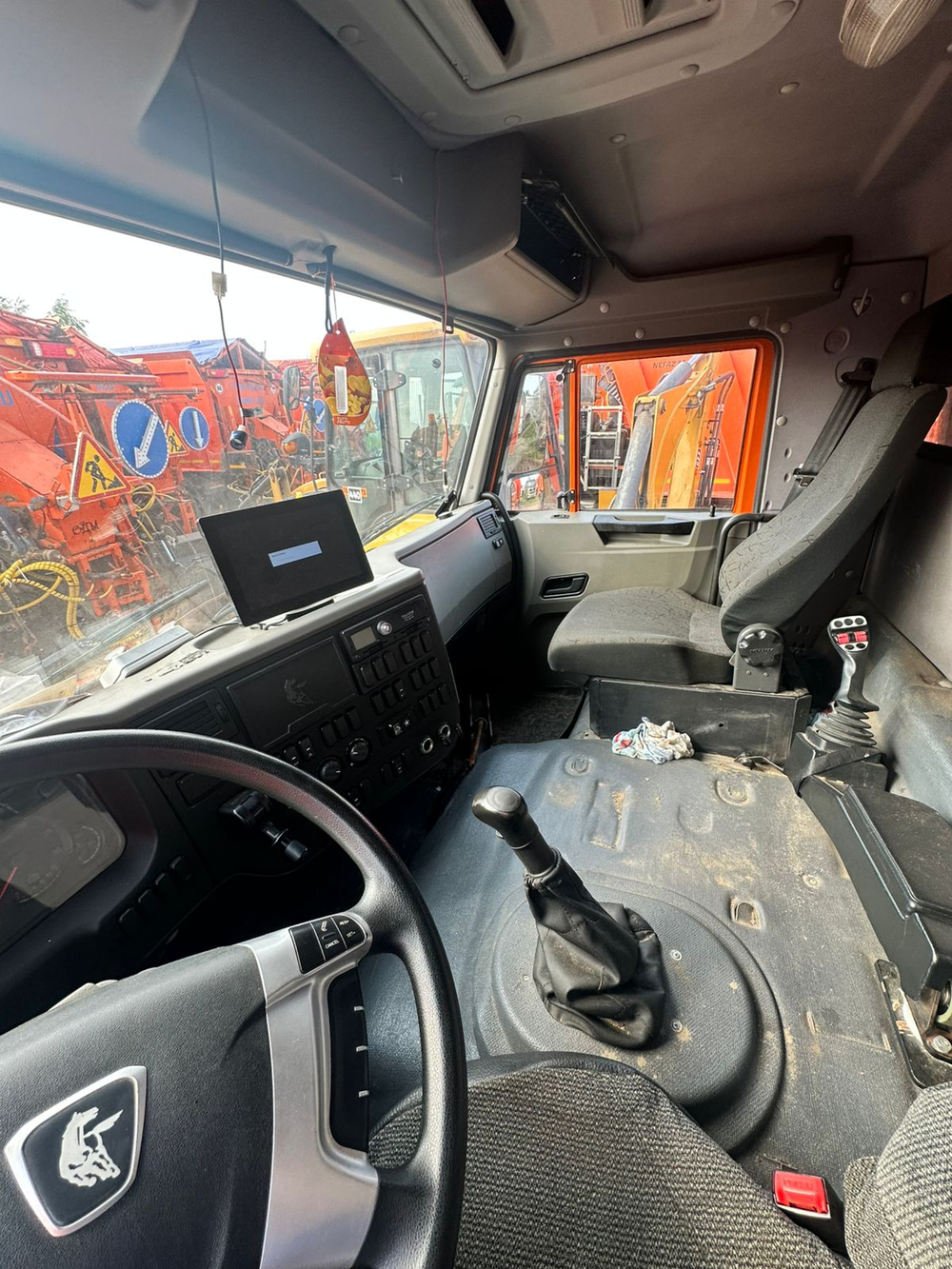 СмолМаш СДК* на шасси КамАЗ 6520 6x4 КДМ СДК-6520( Дизель, 8,9л. 390лс)