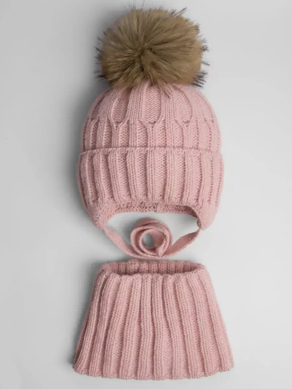 Шапка зимняя для девочки на завязках и снуд