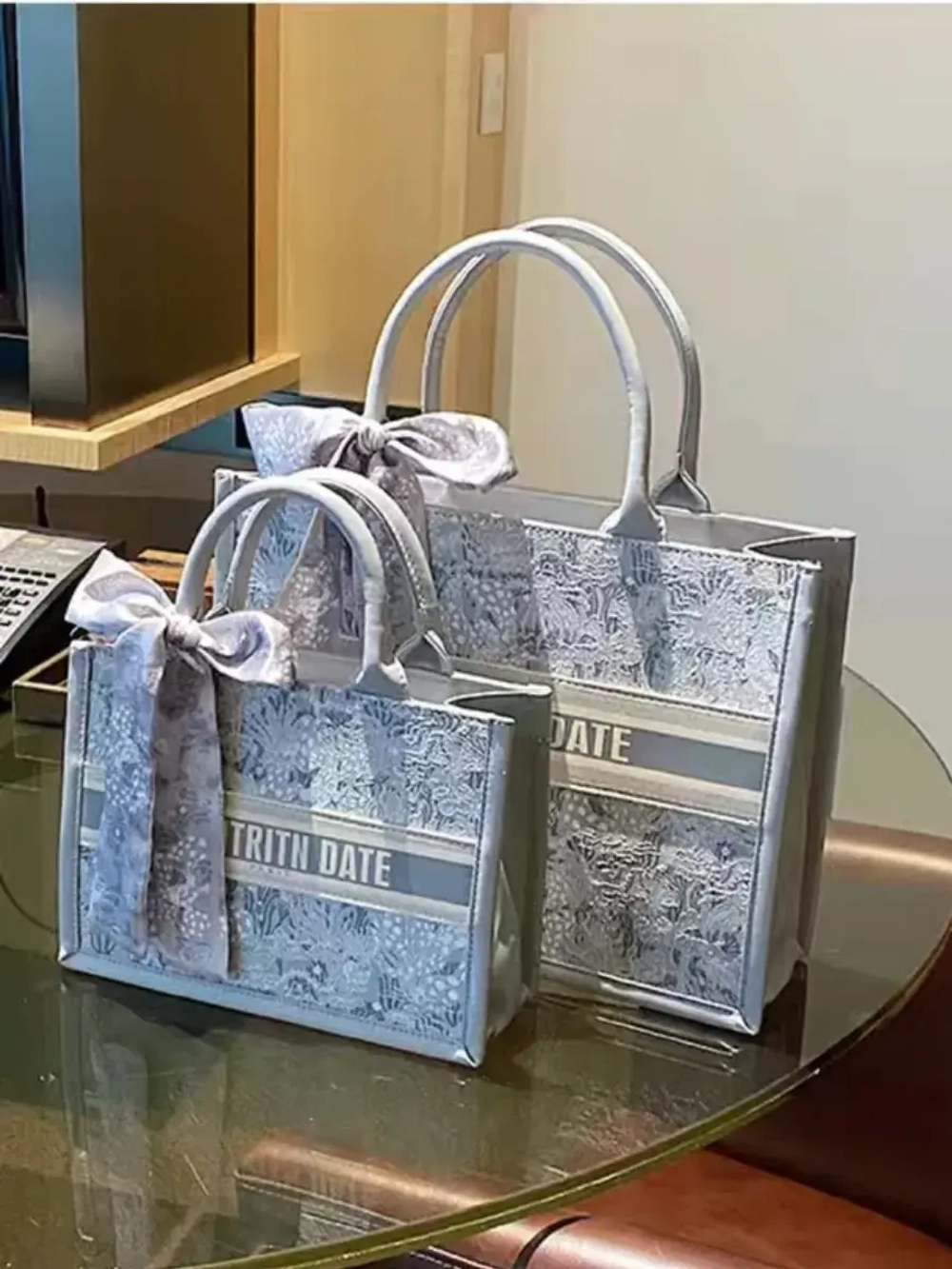 Сумка для учебы большая а4 тоут серая y2k с бантиком