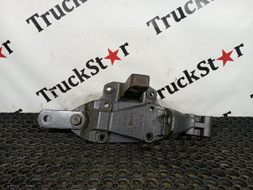 Кронштейн передней рессоры левый