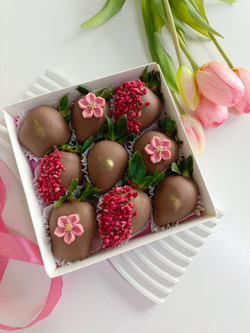 Клубника в шоколаде " Нежный цветок"