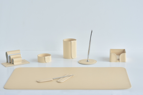 Кожаный канцелярский набор из бежевой кожи 7 предметов