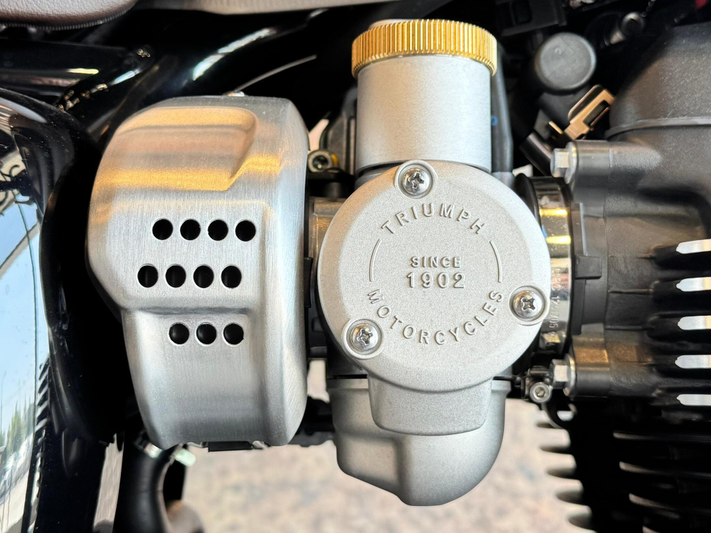 TRIUMPH BONNEVILLE T120 BLACK