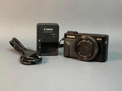 Canon PowerShot G7X Mark II немного пыли внутри объектива