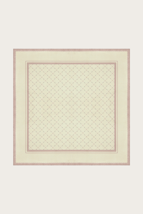 ПЛАТОК ИЗ ЖЕЛТОГО ШЕЛКА С АВТОРСКИМ ПРИНТОМ 90*90