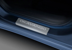 Накладки на пороги AutoMax для Geely Okavango (VX11) 2023-, только рынок РФ, нерж. сталь, с надписью, 4 шт., AMGEOKA01