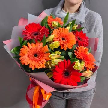 Авторский букет с герберами и альстромериями