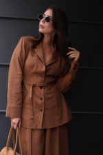 приталенный жакет на пуговицах