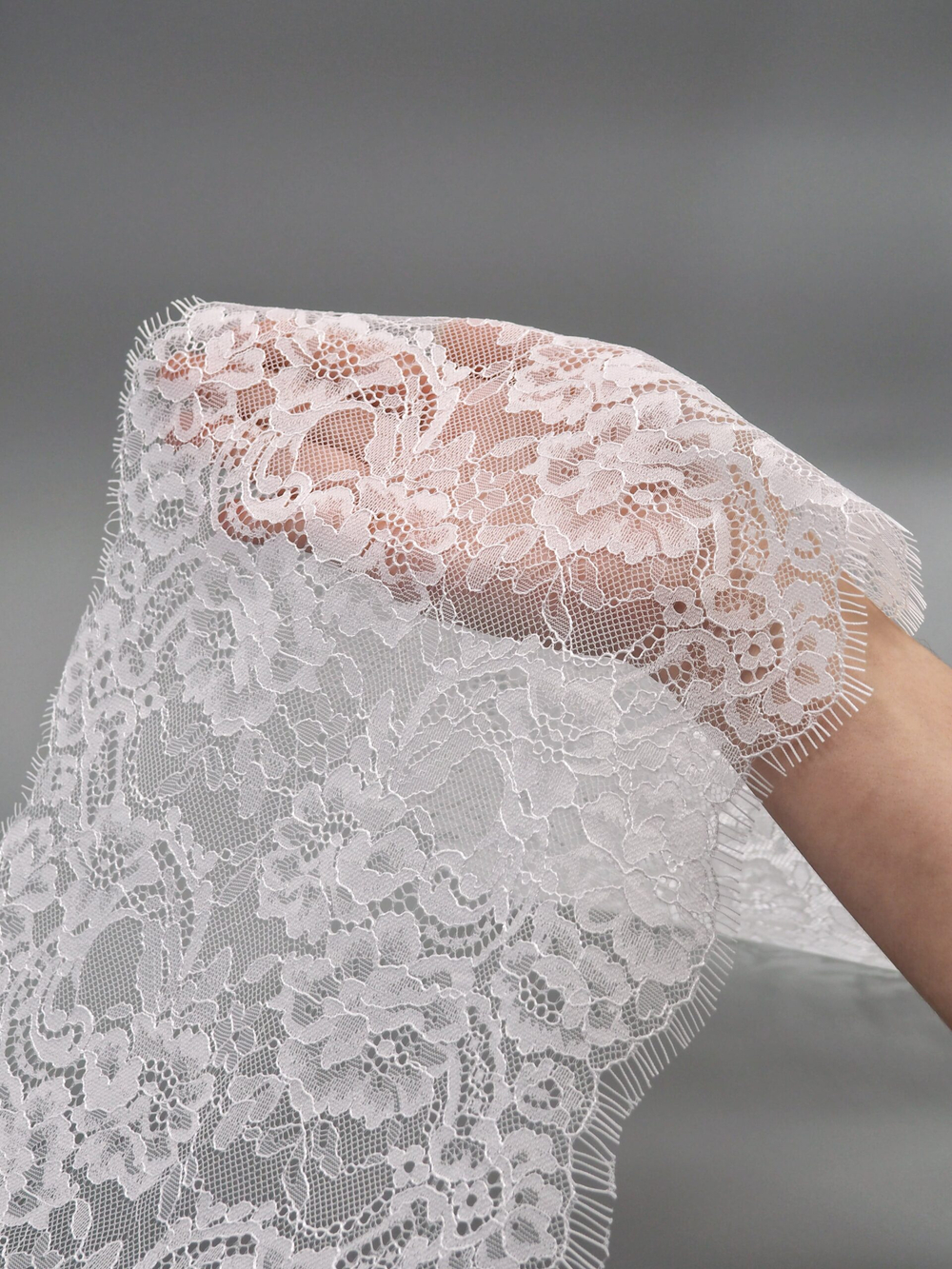 Кружево шантильи теплое белое неэластичное ширина 23 см купон 2.9 м