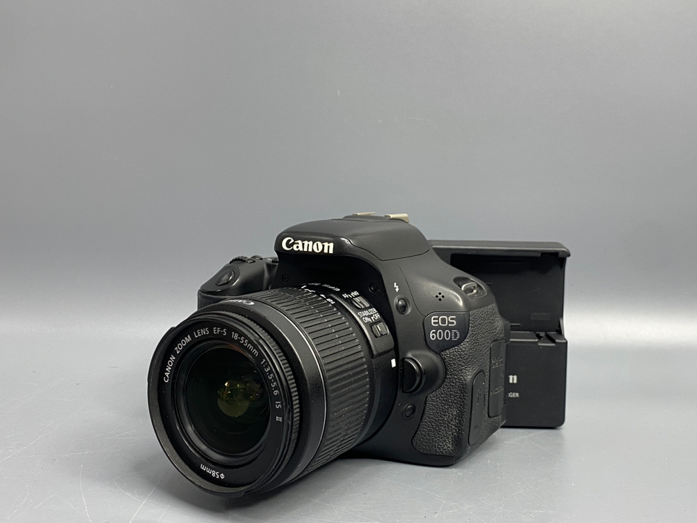 Canon 600D kit 18-55mm IS II 44.000 Кадров
