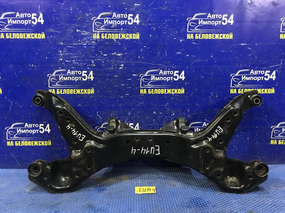 Балка передняя поперечная NISSAN BLUEBIRD 1997