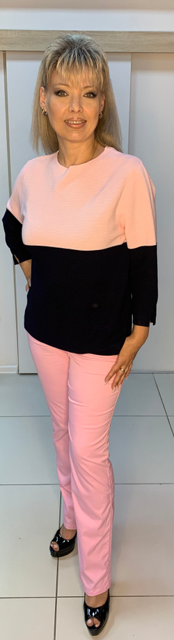 Джемпер комбинированной расцветки с розовым верхом