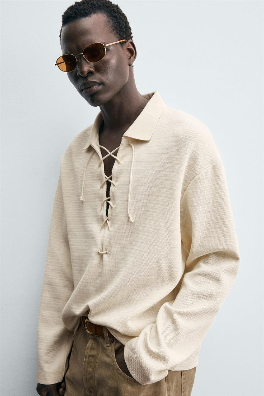 ZARA ПОЛО С ТЕКСТУРОЙ И ШНУРКОМ, ЖЕЛТОВАТО-БЕЛЫЙ