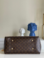Louis Vuitton Artsy MM