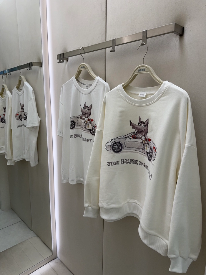 СВИТШОТ РЕНА МОЛОЧНЫЙ ВОЛК ЗНАЕТ ТОЛК