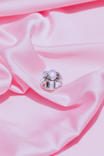 Кольцо «Мозаик» с овальным розовым кварцем и сердечком белый циркон