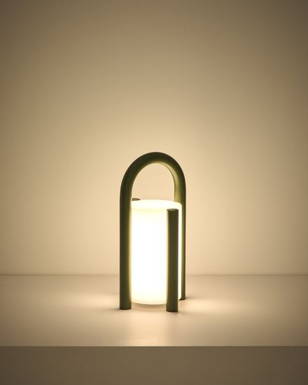 Портативная настольная лампа Leros из полиэтилена и стали зеленого цвета