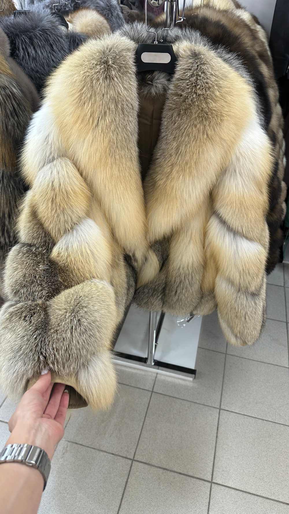 Шуба из лисы GOLDEN FOX 60см рукав «косичка»