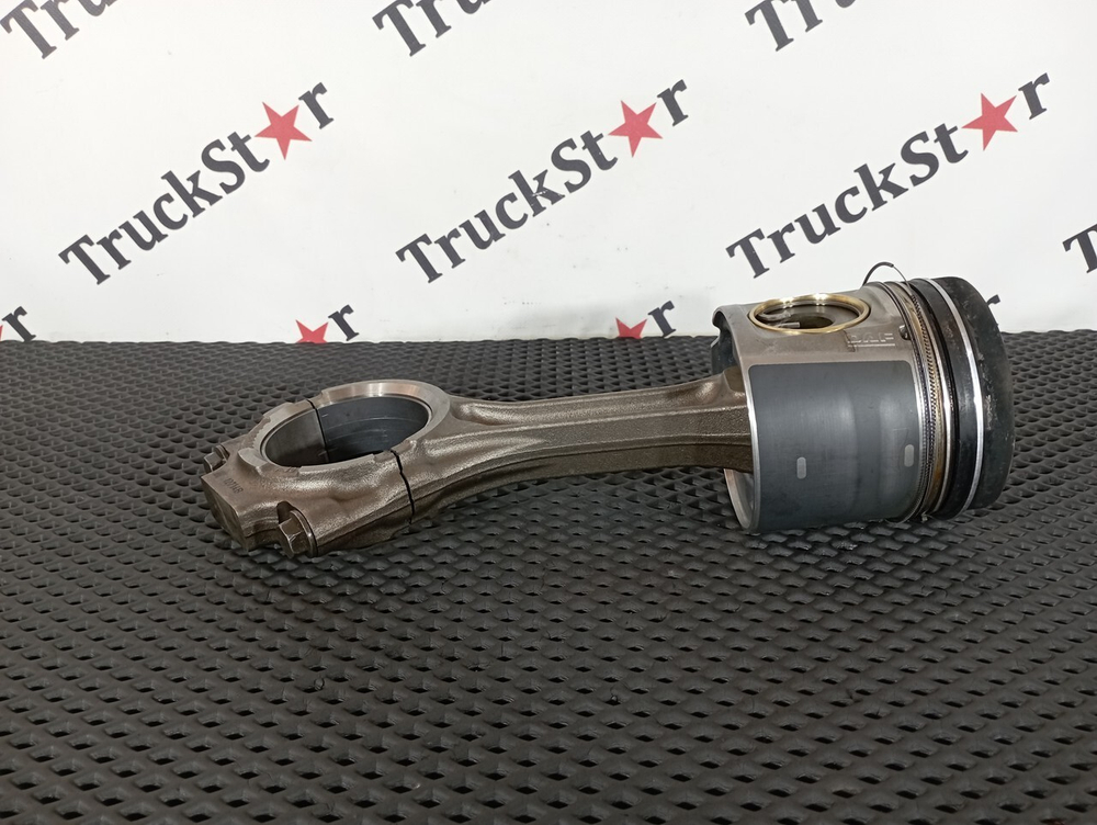 Поршень с шатуном