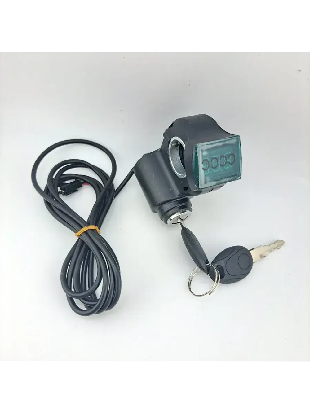Замок зажигания с вольтметром для электросамоката