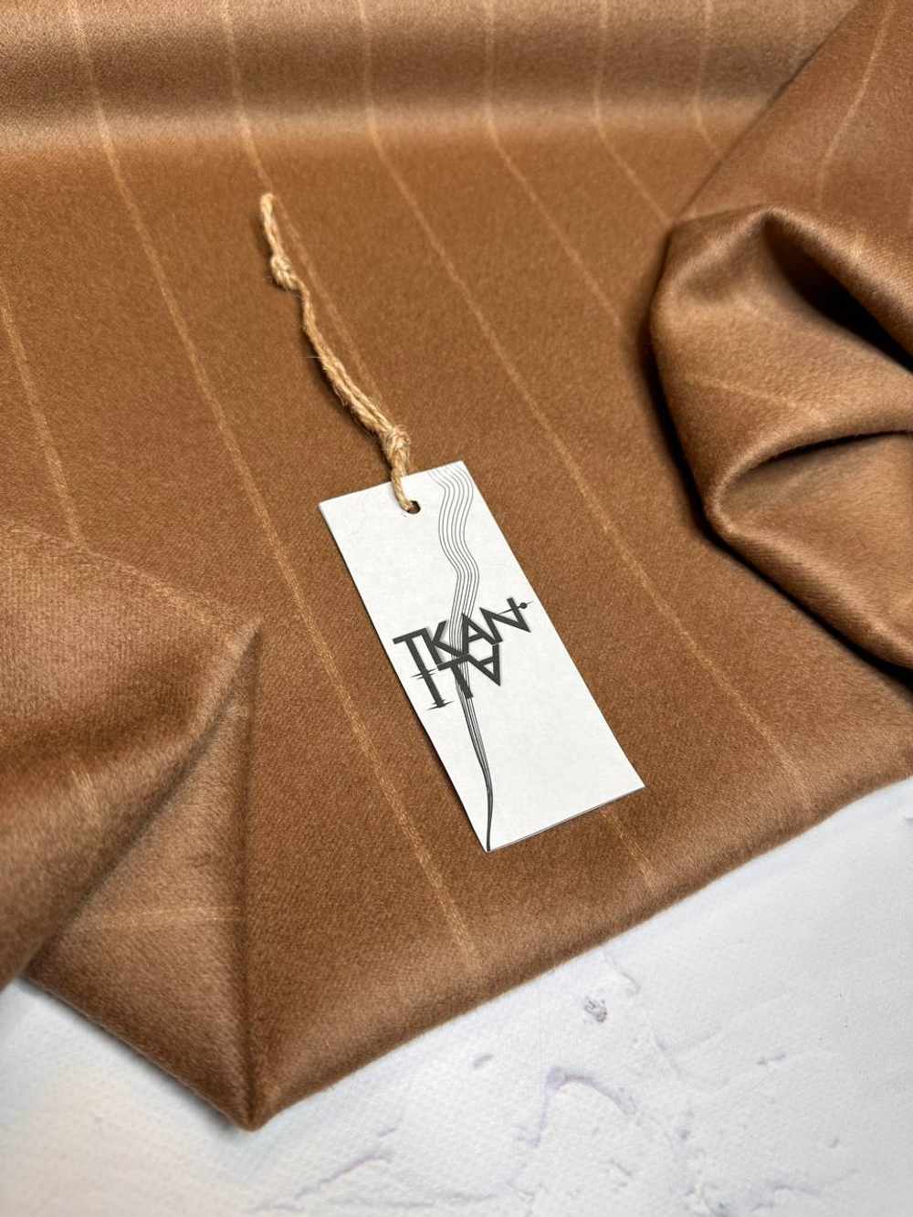 Двусторонний (double-face) пальтовый кашемир с шерстью (80%кашемир/20%шерсть, Бежевый кэмел с тонкой вертикальной полосой/сливочный, 151, 393 гр/м2)