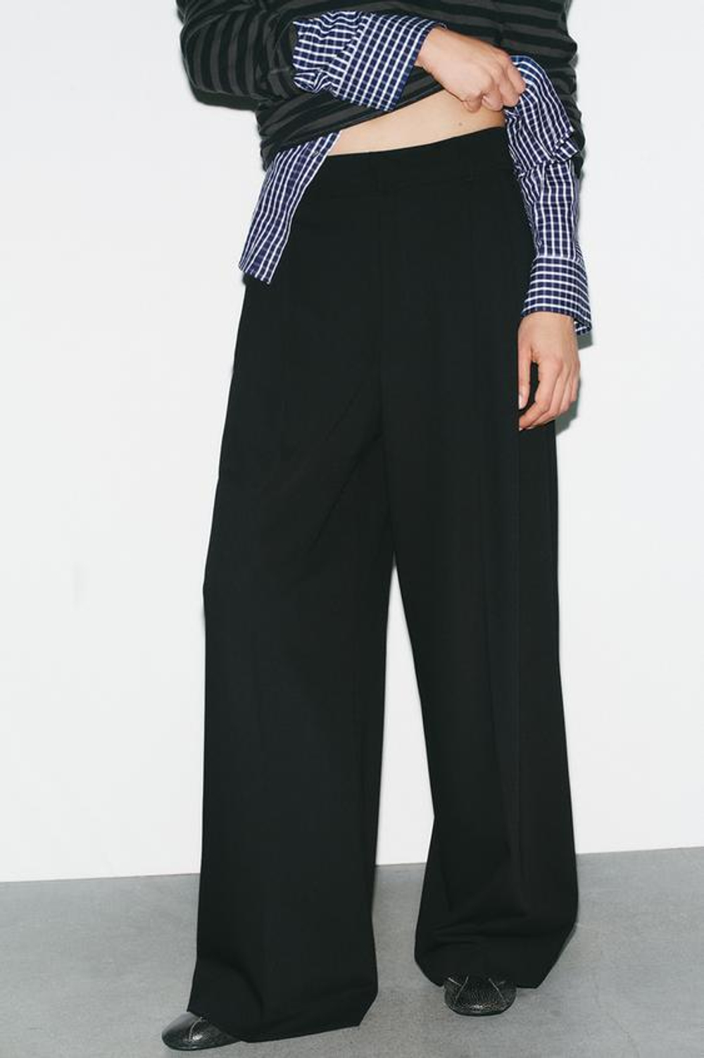 ZARA БРЮКИ С ЗАЩИПАМИ И КЛАПАНАМИ, ЧЕРНЫЙ