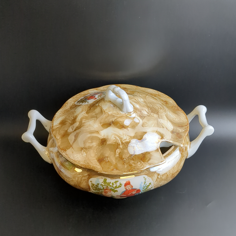 Супница фарфоровая изящная с рисунком, Польша Porcelana Walbrzych, винтаж времен СССР