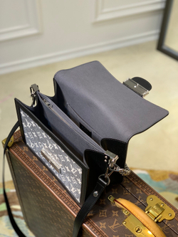 Louis Vuitton Dauphine MM