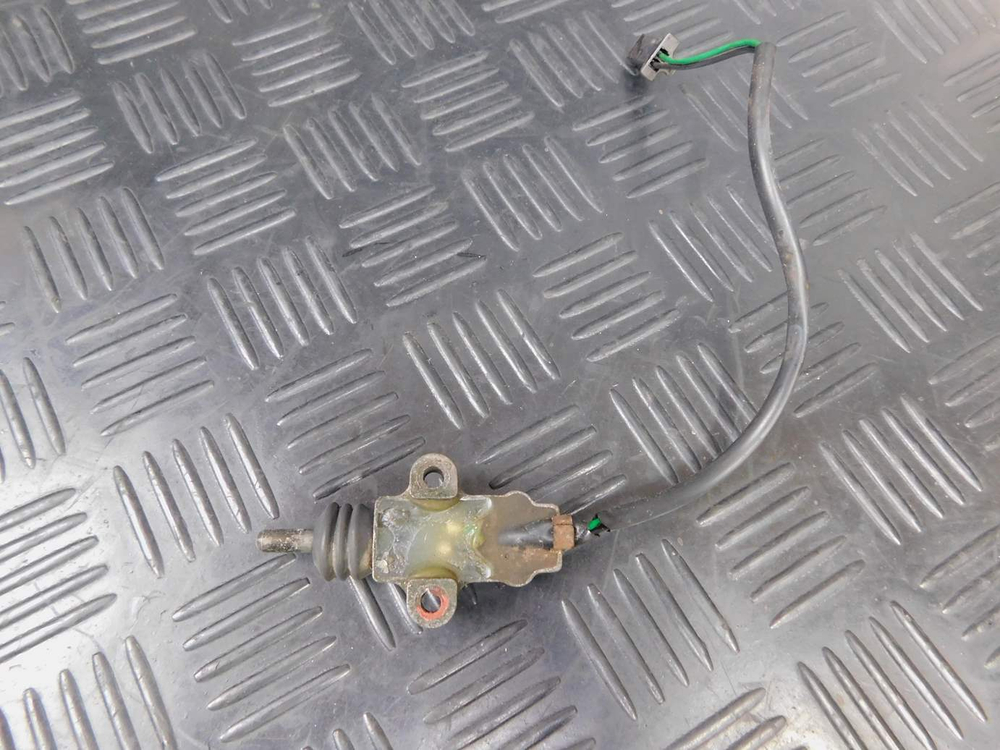 Концевик подножки боковой Kawasaki ZZR 400 98 053106