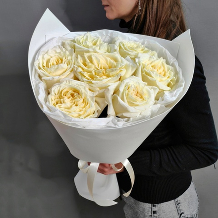 Букет из 7 пионовидных роз сорта "CANDLELIGHT" (Эквадор 60 см)