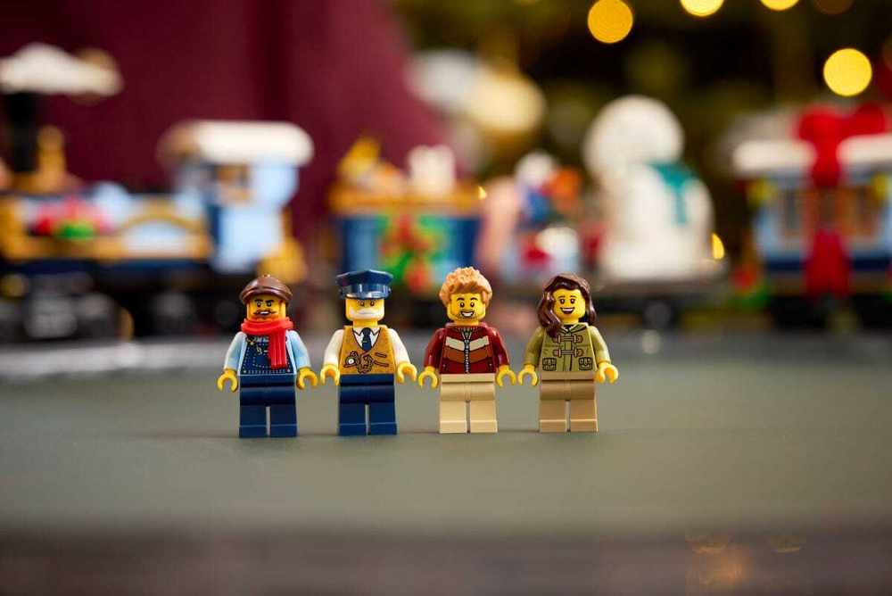 Конструктор LEGO Icons 10361 Holiday Express Train