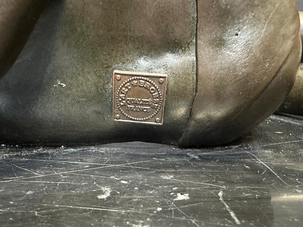 Бронзовая скульптура «Девушка с книгой»