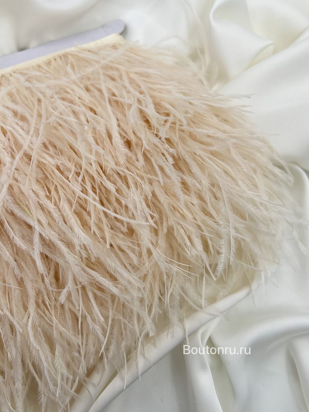 Перо бежевое персиковый подтон 10-14 см.